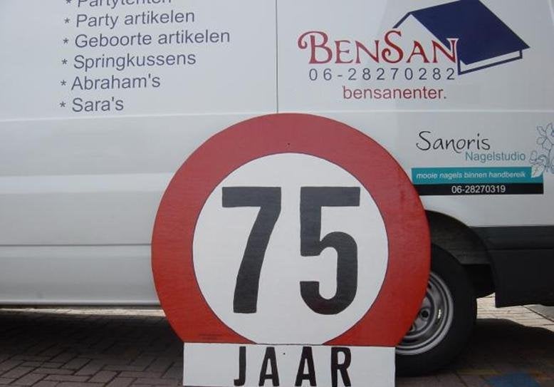 Verjaardag bord 75 jaar verjaardag bord huren bensan enter, Hobby en Vrije tijd, Ophalen, Zo goed als nieuw, Verjaardag