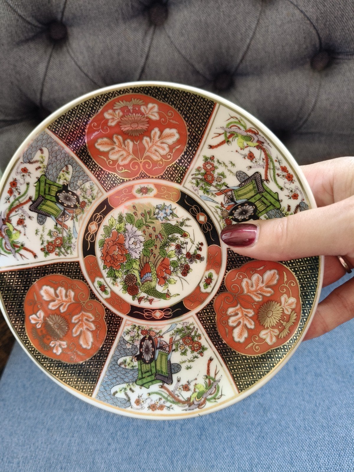 Decoratief Chinees schoteltje met bloemen en karren, Ophalen of Verzenden