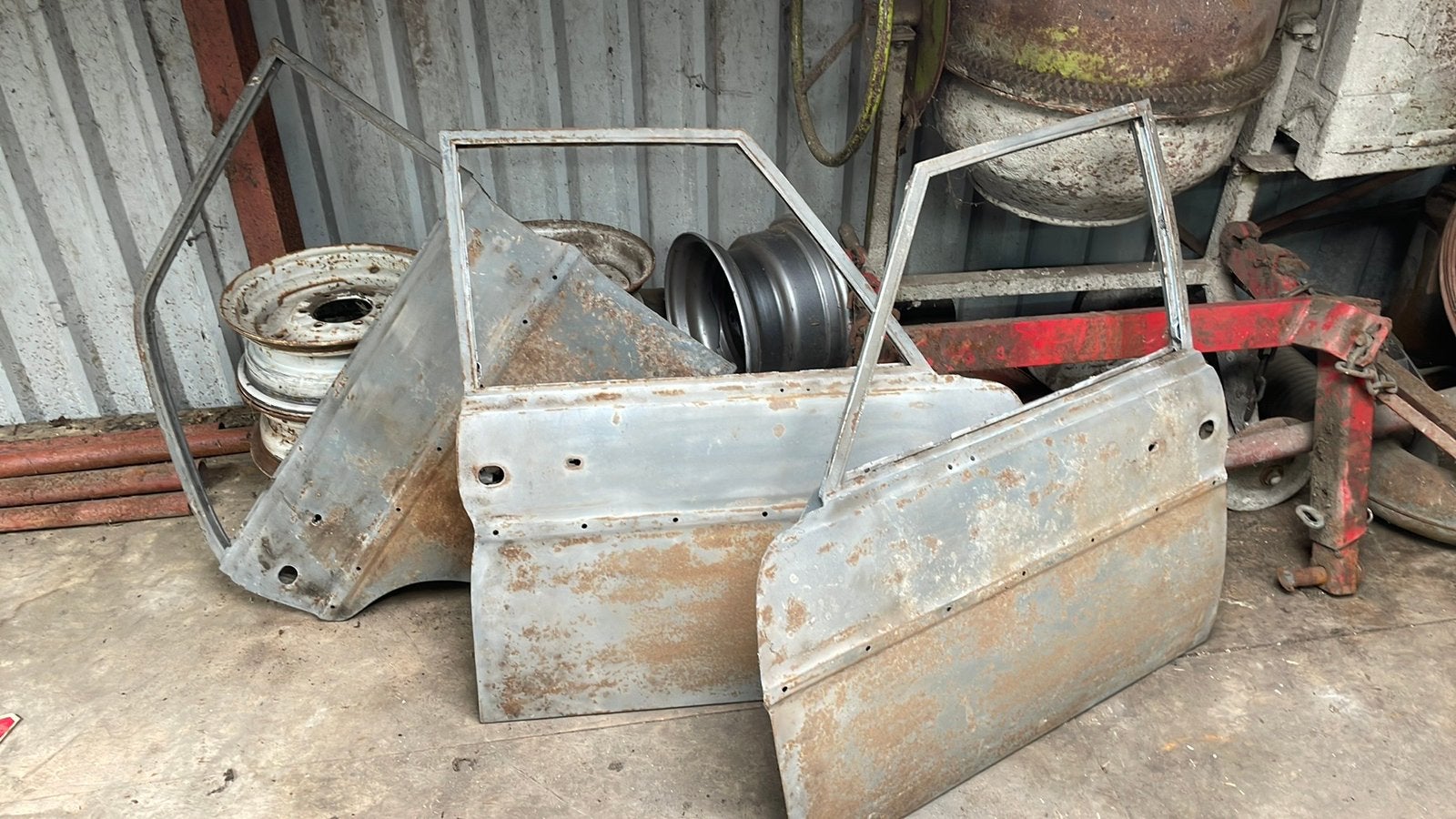 Mercedes w 115 Gerestaureerde deuren. Koffer en motorkappen, Ophalen of Verzenden, Voor, Deur