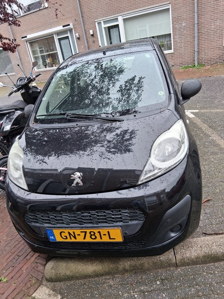 Peugeot 107 1.0 12V E-vti 68PK 3DR 2013 Zwart, Voorwielaandrijving, Stof, Zwart, 4 stoelen