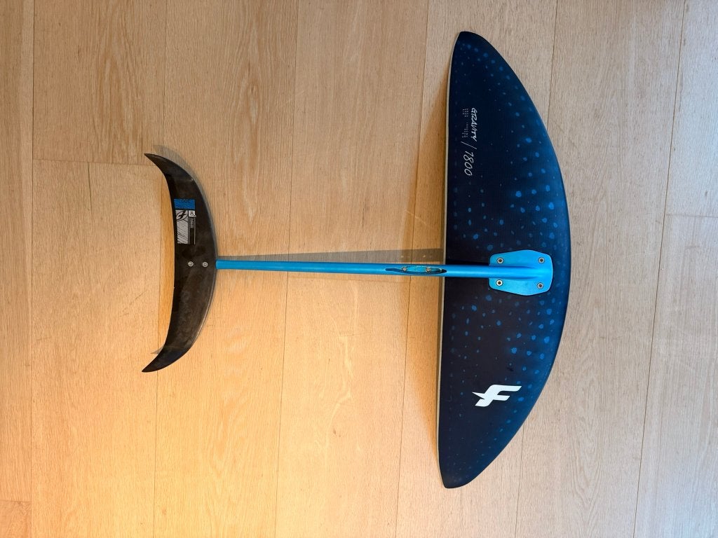 F-One Gravity 1800 foil + IC6 300 stab + hoes, Watersport en Boten, Ophalen, Gebruikt, Wingsurf-hydrofoil