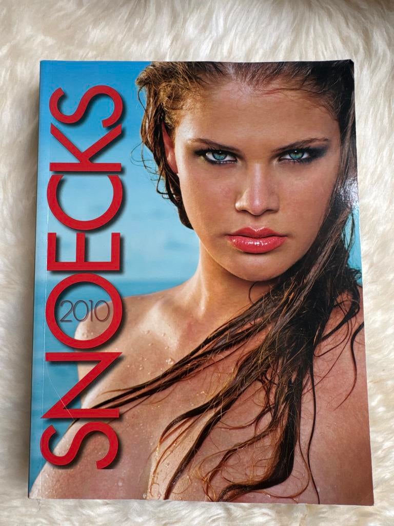 Snoecks 2010 - Jaarboek met fotografie en kunst, Verzamelen, Ophalen of Verzenden, Zo goed als nieuw