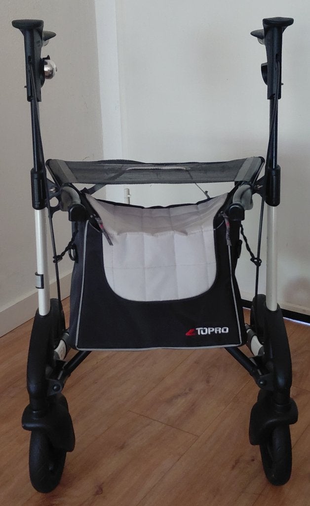 Rollator Topro Troja 2G M +  Tas +  Handleiding   z.g.a.n. !, Ophalen, Opvouwbaar, Zo goed als nieuw
