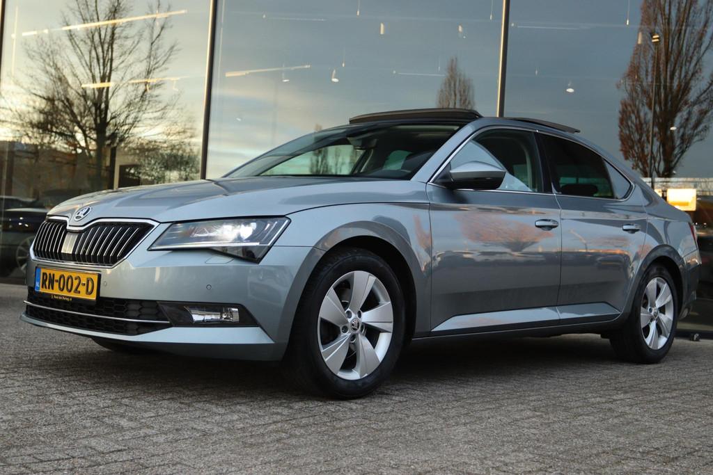 SKODA SUPERB 1.6 TDI AMBITION BUSINESS | PANO | CARPLAY | XE, Auto's, Voorwielaandrijving, Stof, Gebruikt, 4 cilinders