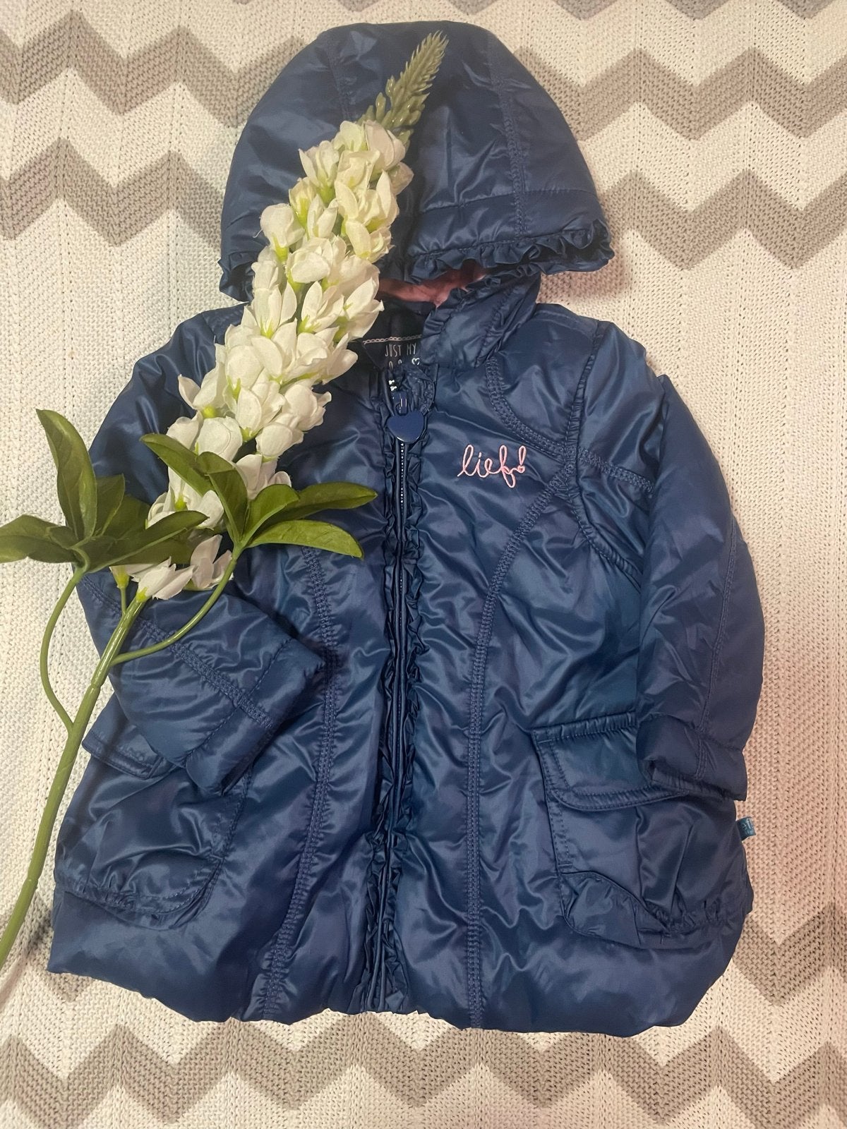 NIEUWstaat, blauw gewatteerd babyjasje, Lief!, maatje 68, Kinderen en Baby's, Ophalen of Verzenden, Zo goed als nieuw, Meisje