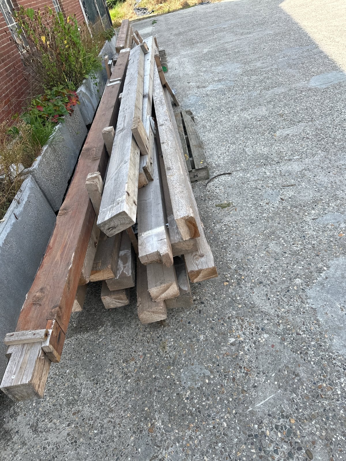 Diverse gebruikte houten balken en planken, Gebruikt, Balk, Vuren, Ophalen
