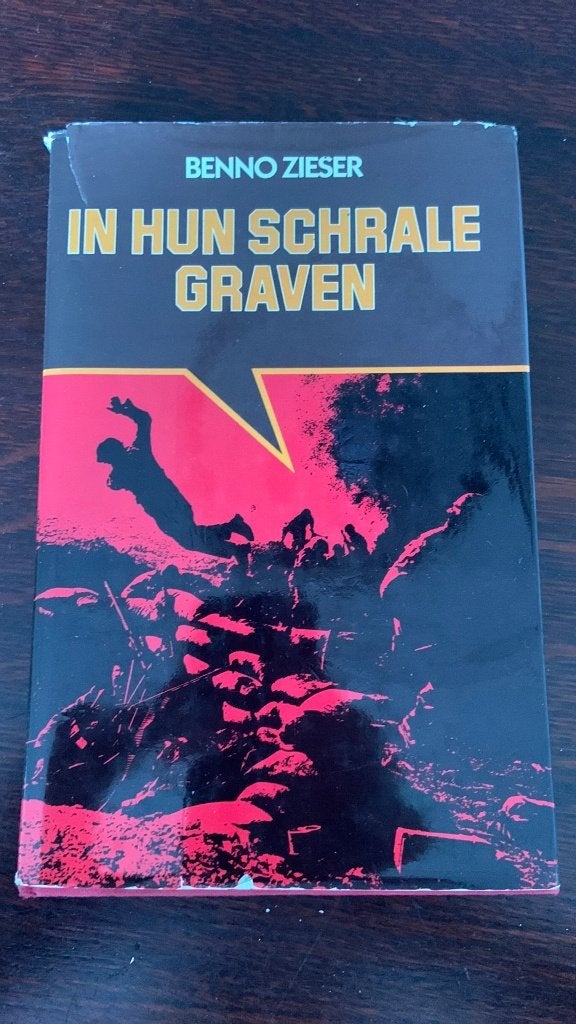 In hun schrale graven - Benno Zieser, Ophalen of Verzenden, Tweede Wereldoorlog, Zo goed als nieuw