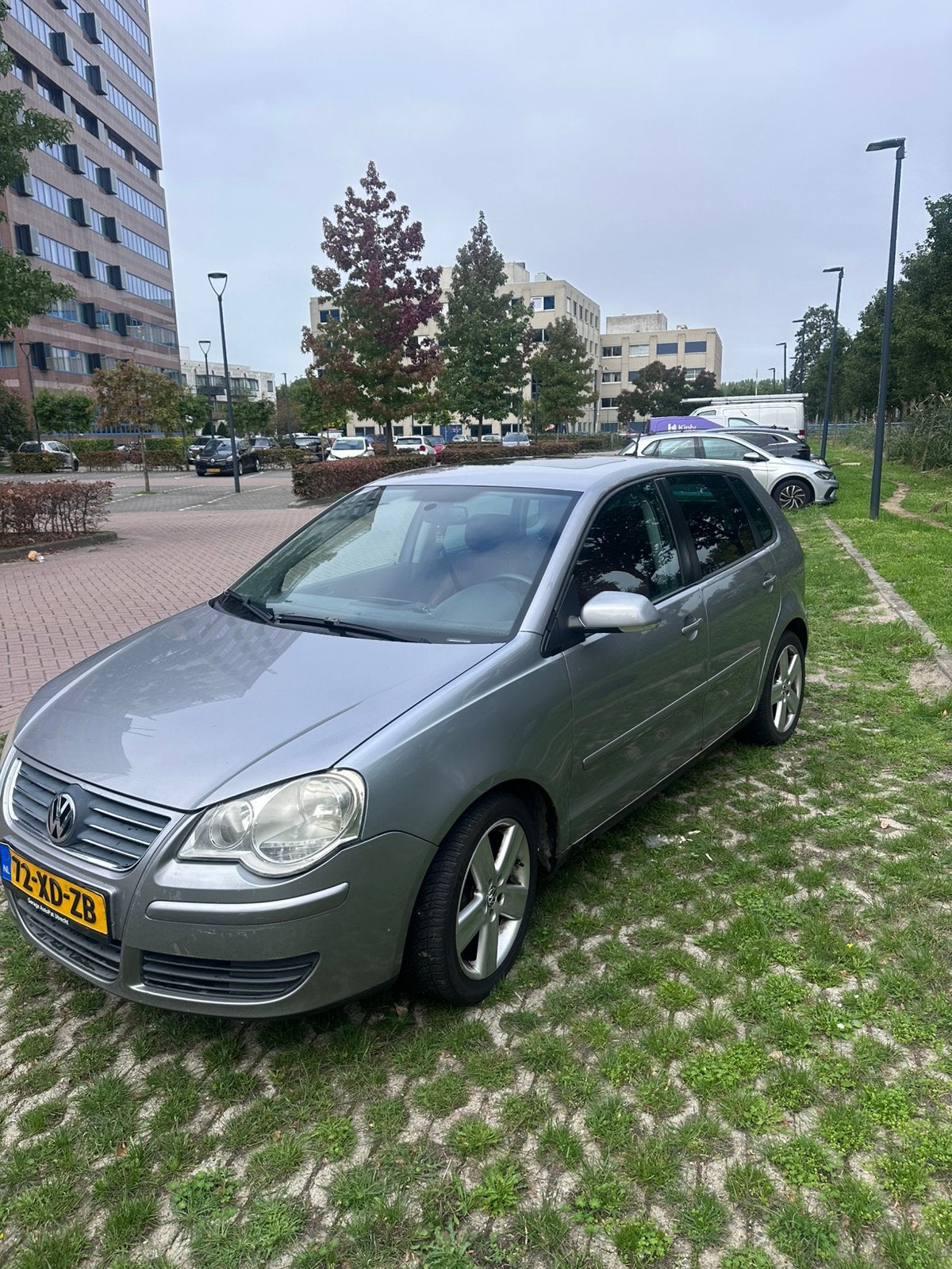 NIEUWE APK - Volkswagen Polo Grijs - Mooie Opties, Auto's, Voorwielaandrijving, 4 cilinders, Overige kleuren, Handgeschakeld