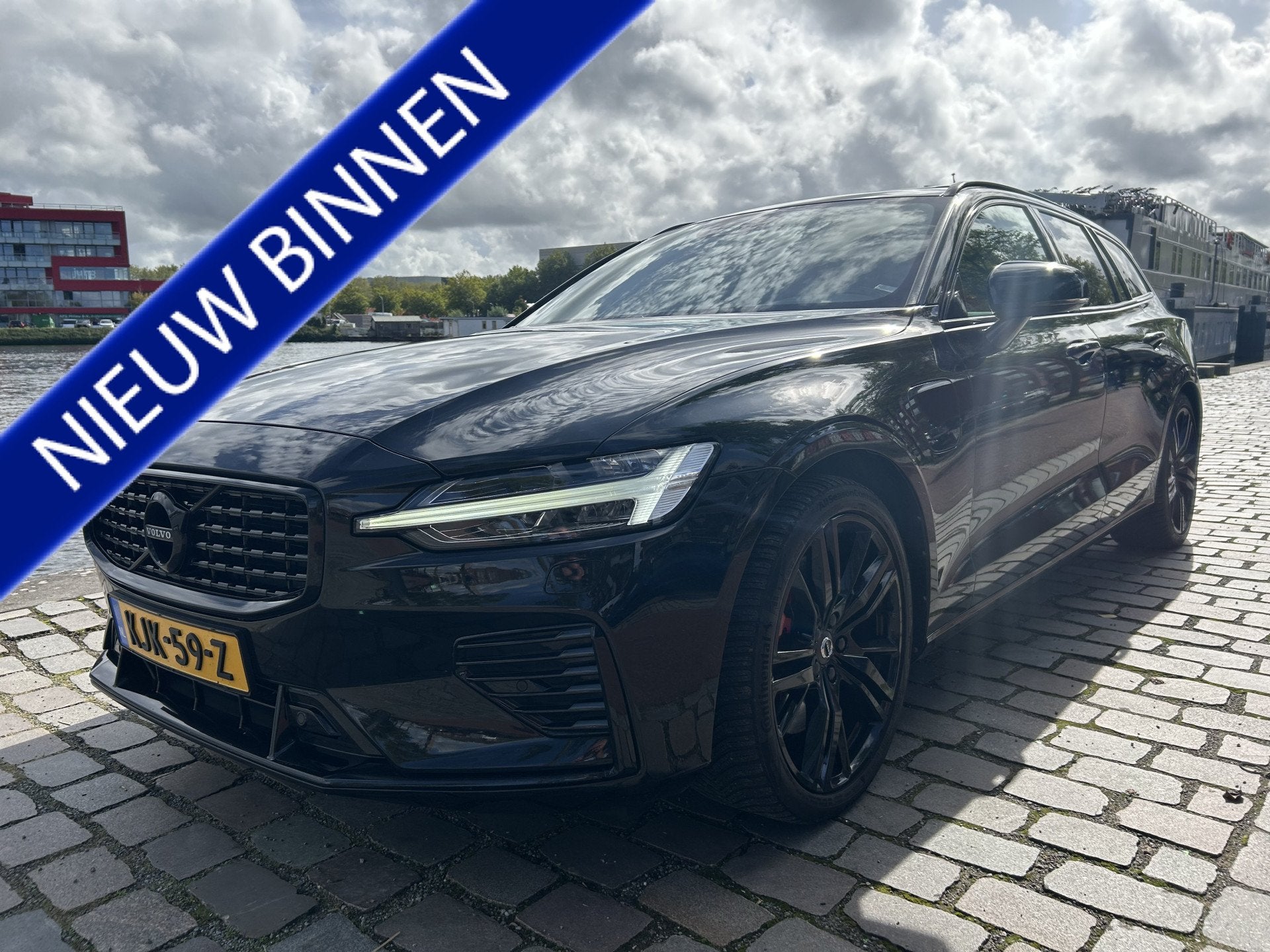 Volvo V60 2.0 T8 Twin Engine AWD R-Design Black Edition 390, Automaat, Dealer onderhouden, Verwarmde buitenspiegels, Gebruikt