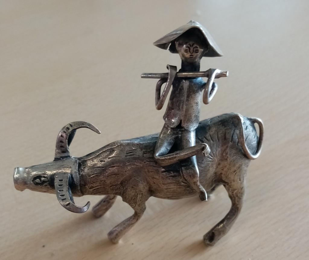 Miniatuur Fluitspeler op Karbouw, Ophalen of Verzenden, Zilver, Overige materialen