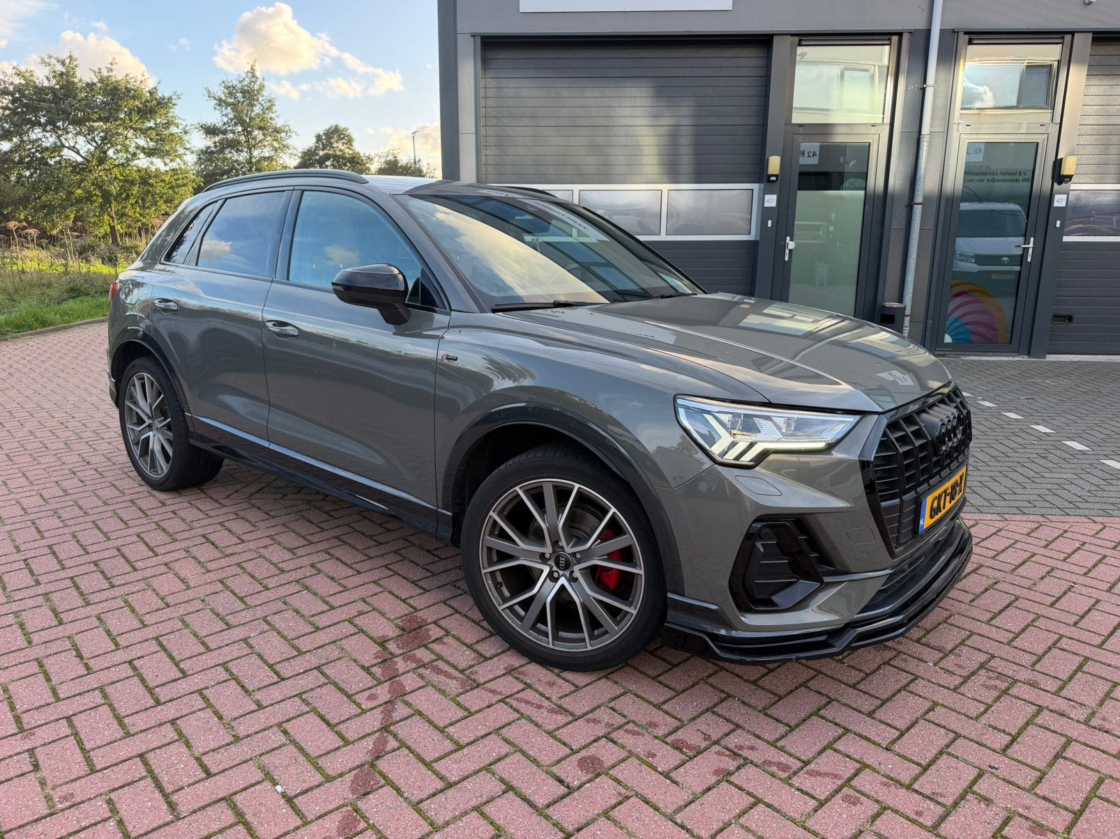 Audi Q3 35 Tfsi 150pk S Tronic 2020 Grijs BTW, Auto's, 4 cilinders, 1505 kg, LED verlichting, Leder