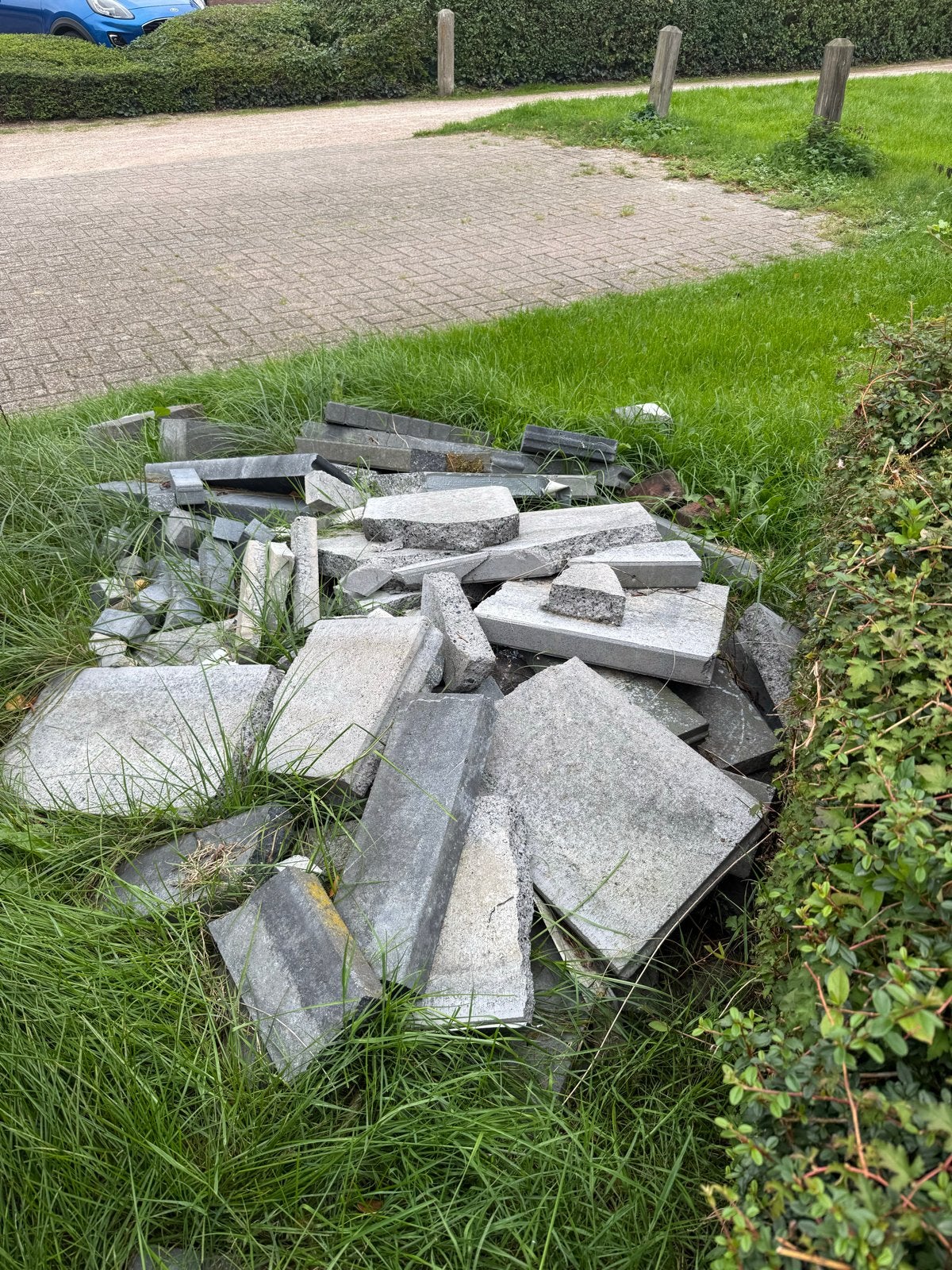 Gebroken betontegels en klinkers - gratis af te halen, Ophalen, Gebruikt, Overige typen, Minder dan 5 m²