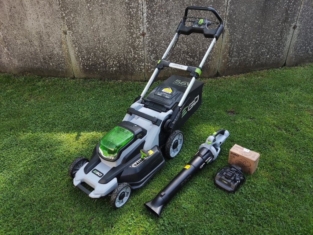 EGO accumaaier en een EGO bladblazer met nieuwe 4.0 Ah accu!, Tuin en Terras, Ophalen, Cirkelmaaier, Gebruikt, EGO