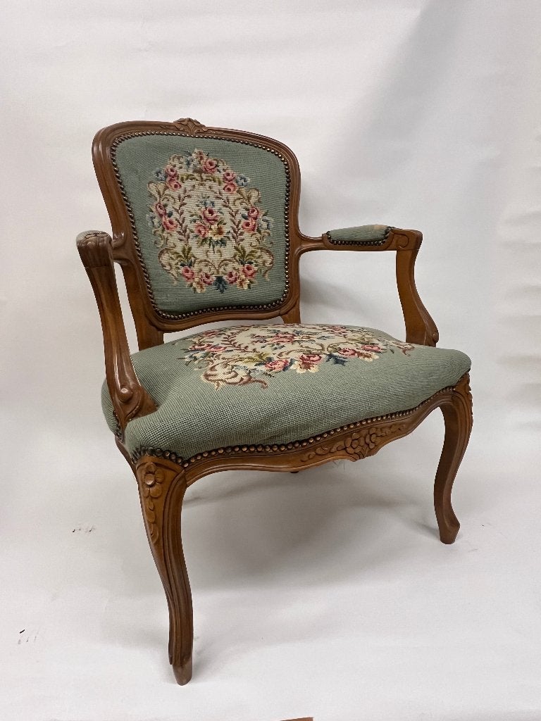 Antieke Louis XV fauteuil met geborduurd bloemenpatroon, Ophalen