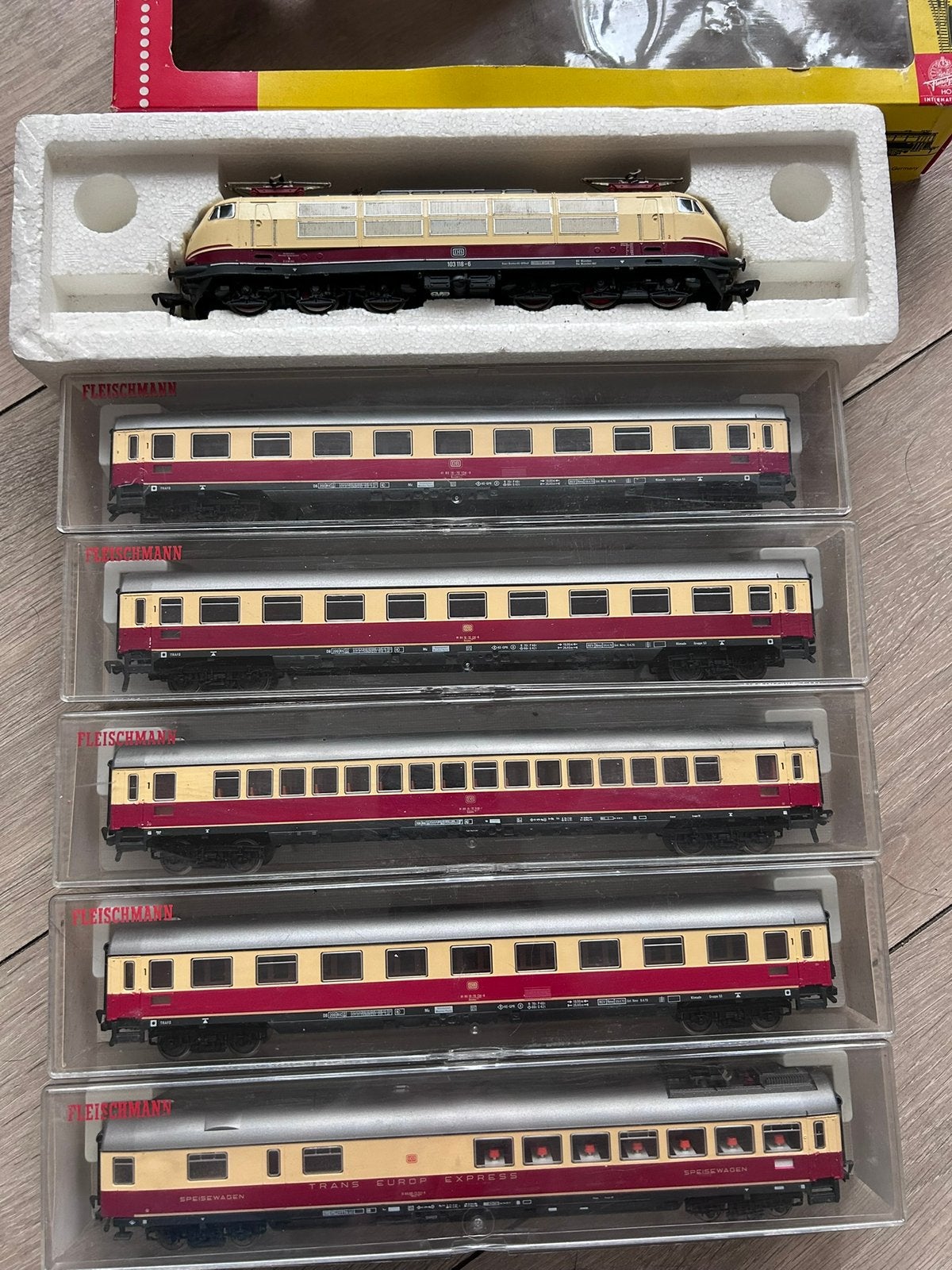 Fleischmann 4375 + 5 wagons, Ophalen, Zo goed als nieuw, Gelijkstroom, Fleischmann