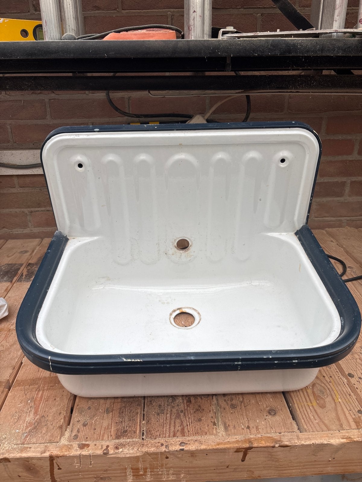 Vintage geëmailleerde wasbak met rugwand, Antiek en Kunst, Ophalen of Verzenden