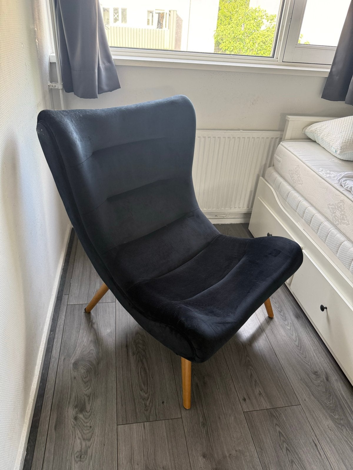 Zwarte fluwelen lounge stoel, Huis en Inrichting, Stoelen, Ophalen, Gebruikt, Zwart, Eén