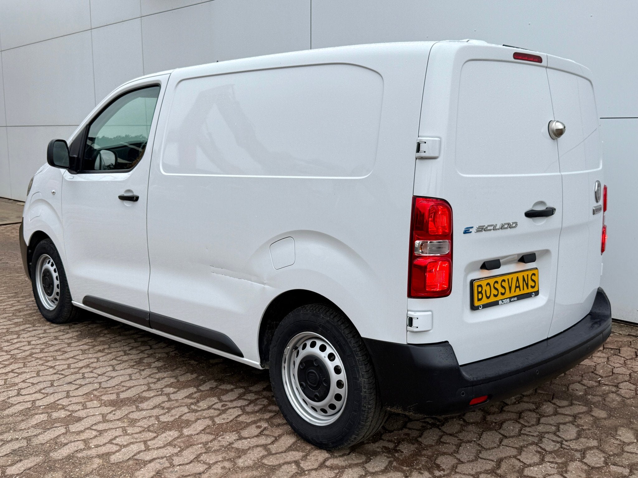Elektrisch! L1 223km WLTP 94,9% (SOH) Snelladen Climate cont, Auto's, Gebruikt, Wit, Elektrische ramen, 1801 kg