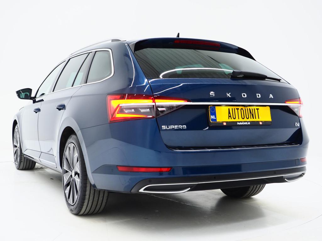 Skoda Superb Combi 1.4 TSI iV Laurin & Klement | Leder | Can, Auto's, Skoda, Gebruikt, Zwart, 4 cilinders, Blauw