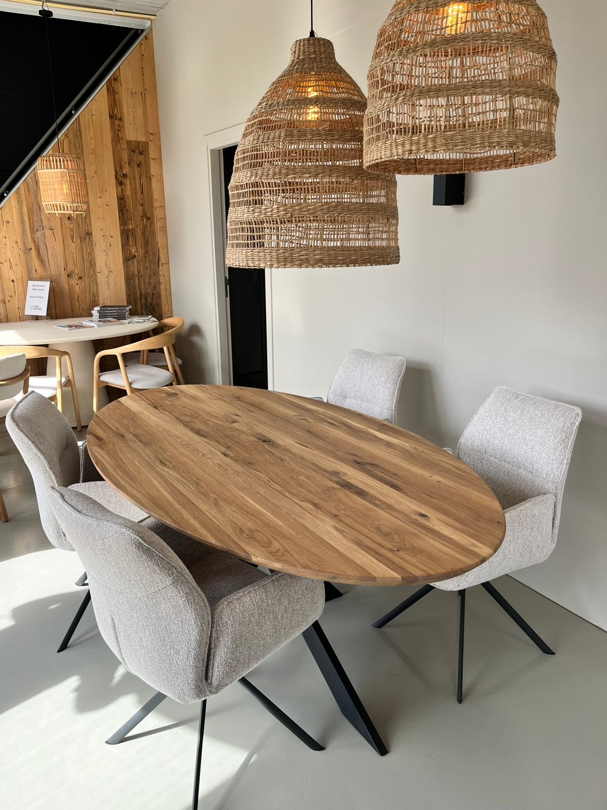 Eettafel ovaal 200x110cm rustiek eikenhout met stalen poot, Huis en Inrichting, Tafels | Eettafels, Ophalen, 100 tot 150 cm, Eikenhout