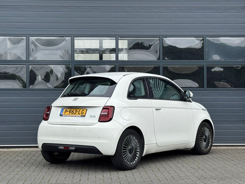 FIAT 500 ICON 42 kWH I AUTOMAAT I APPLE CARPLAY I CLIMATE CO, Auto's, Fiat, Stof, Met garantie (alle), 4 stoelen, Wit