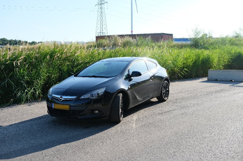 Opel Astra GTC 1.4 Turbo 140pk Sport Automaat Nieuwe APK, Auto's, 1350 kg, Zwart, 4 cilinders, 700 kg