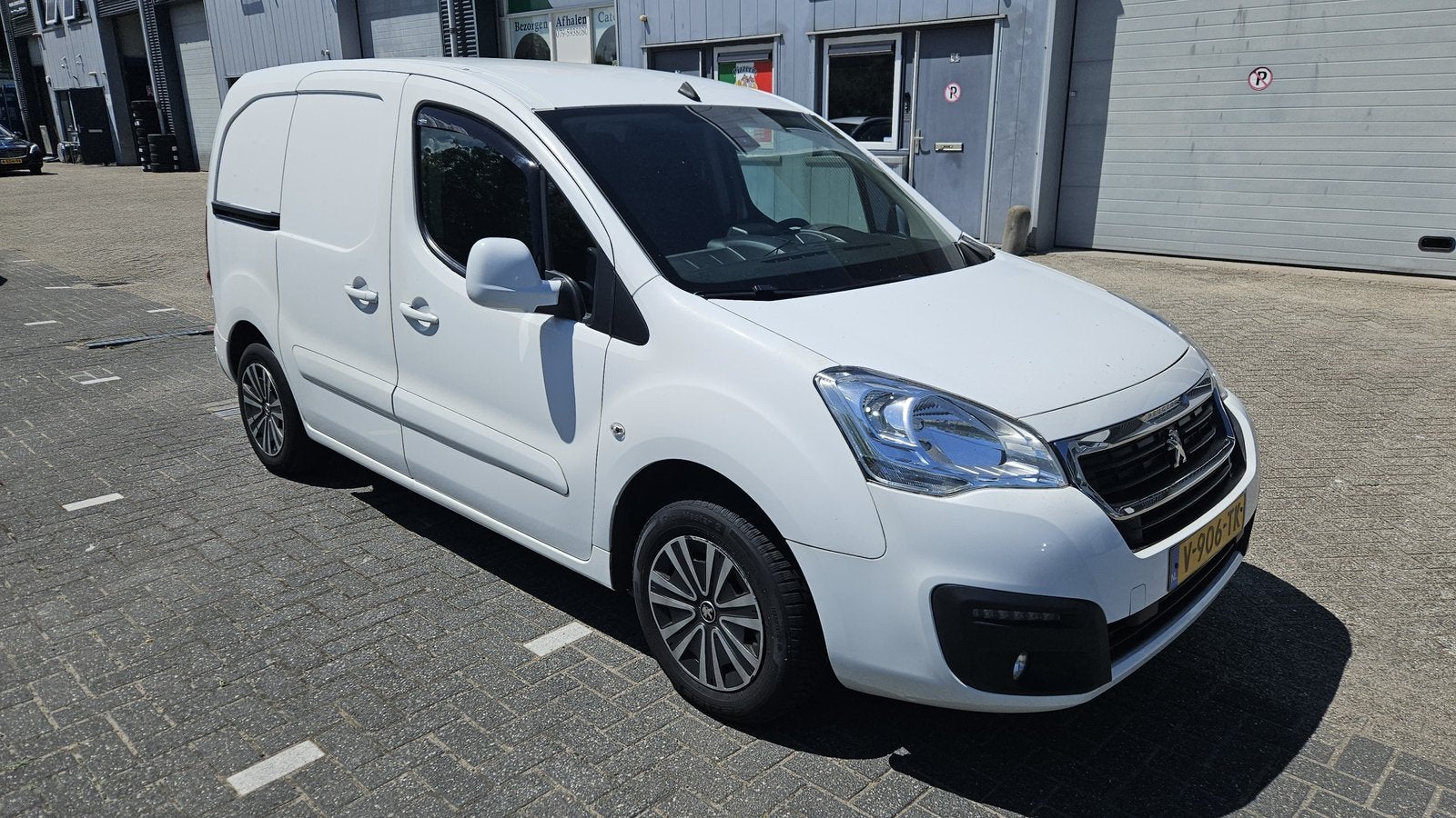 Peugeot Partner L1 1.6 Bluehdi 75pk 3-zits 2018 airco,navi, Auto's, Bestelauto's, Voorwielaandrijving, 74 pk, 4 cilinders, 23 km/l
