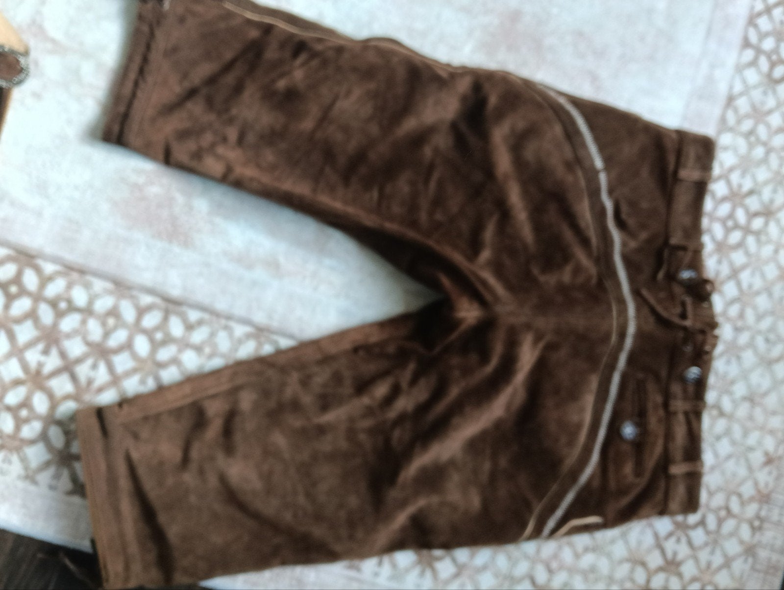Foto 3 van Bruine Lederhose met bretels - Oktoberfest kleding