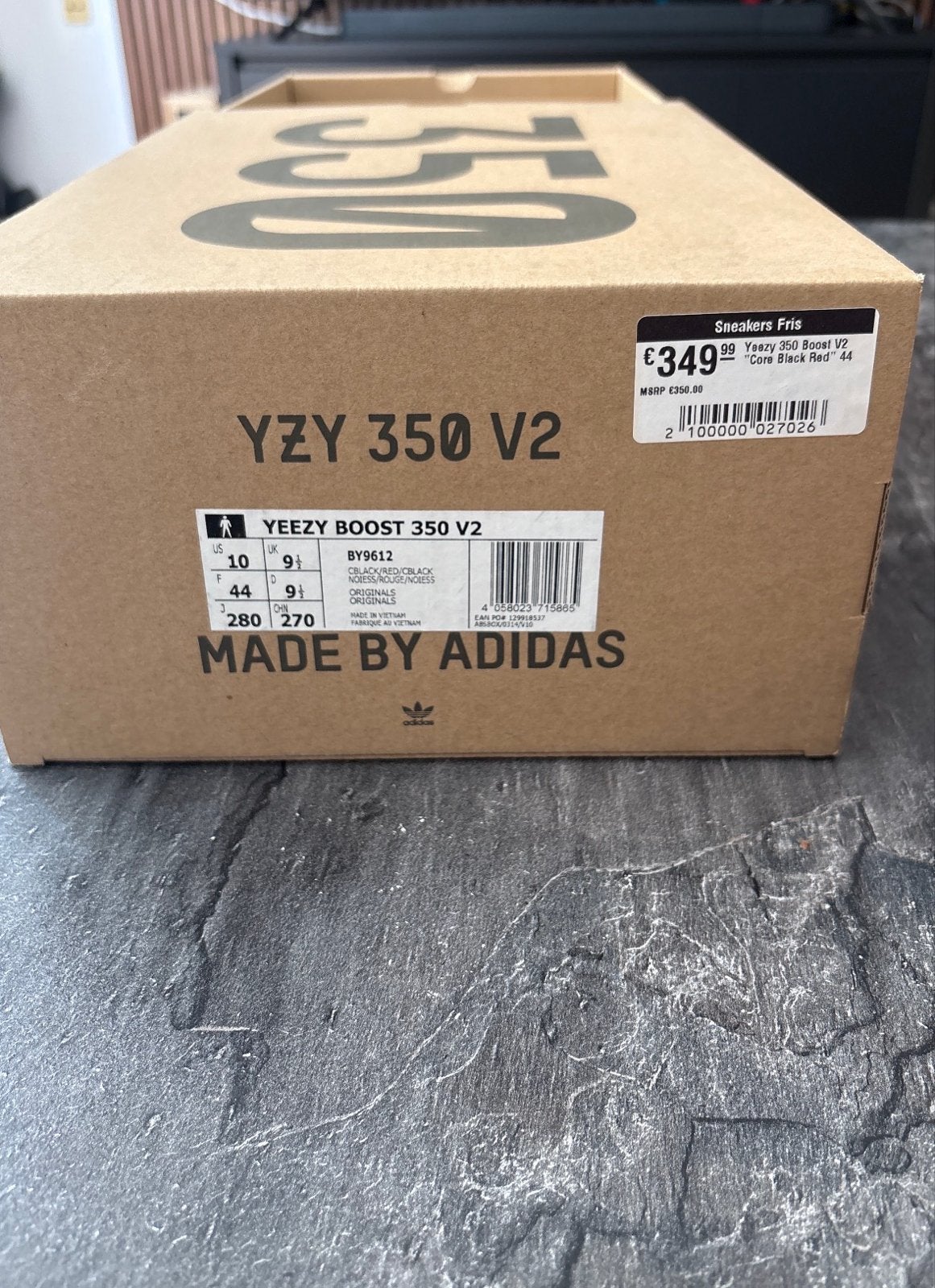 Yeezy Boost 350 V2 Core Black Red - Zo goed als nieuw, Ophalen, Zo goed als nieuw, Zwart, Sneakers of Gympen