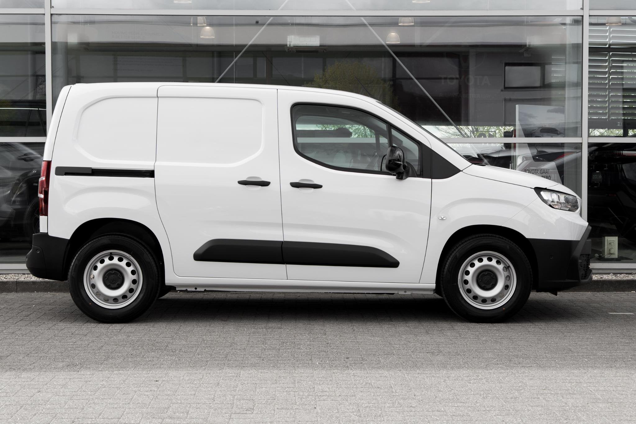 Toyota PROACE CITY Electric 10th Anniversary 50 kWh, Gebruikt, 750 kg, Wit, 1565 kg