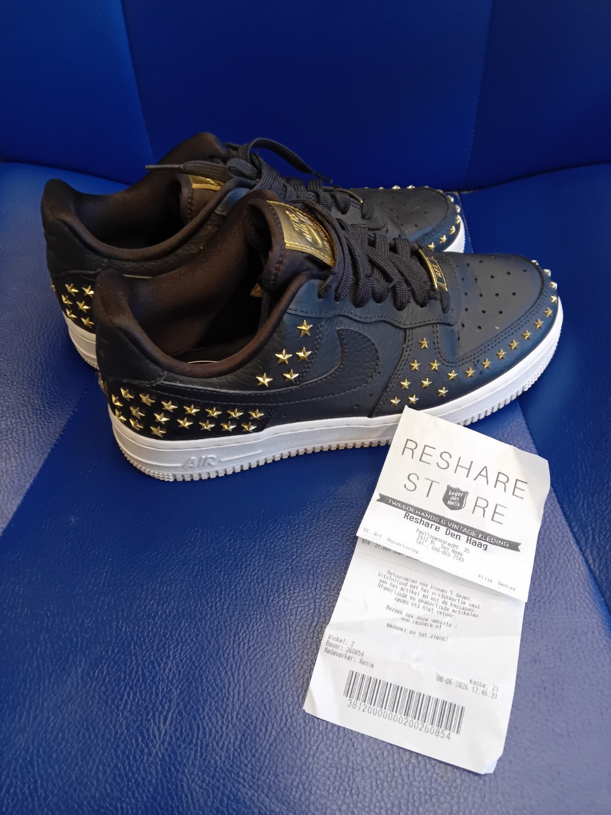 Nike Air Force1 Dames,(Limited edition)Met gouden sterren., Zwart, Nike, Ophalen of Verzenden, Sneakers of Gympen