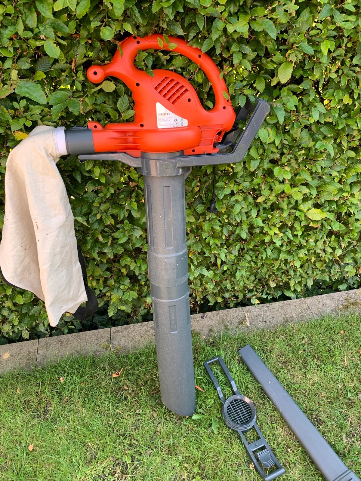 Flymo Twister 2000 Bladblazer met Zuig- en Versnipperfunctie, Tuin en Terras, Bladblazers, Ophalen, Gebruikt, Handgedragen, Met opvangzak