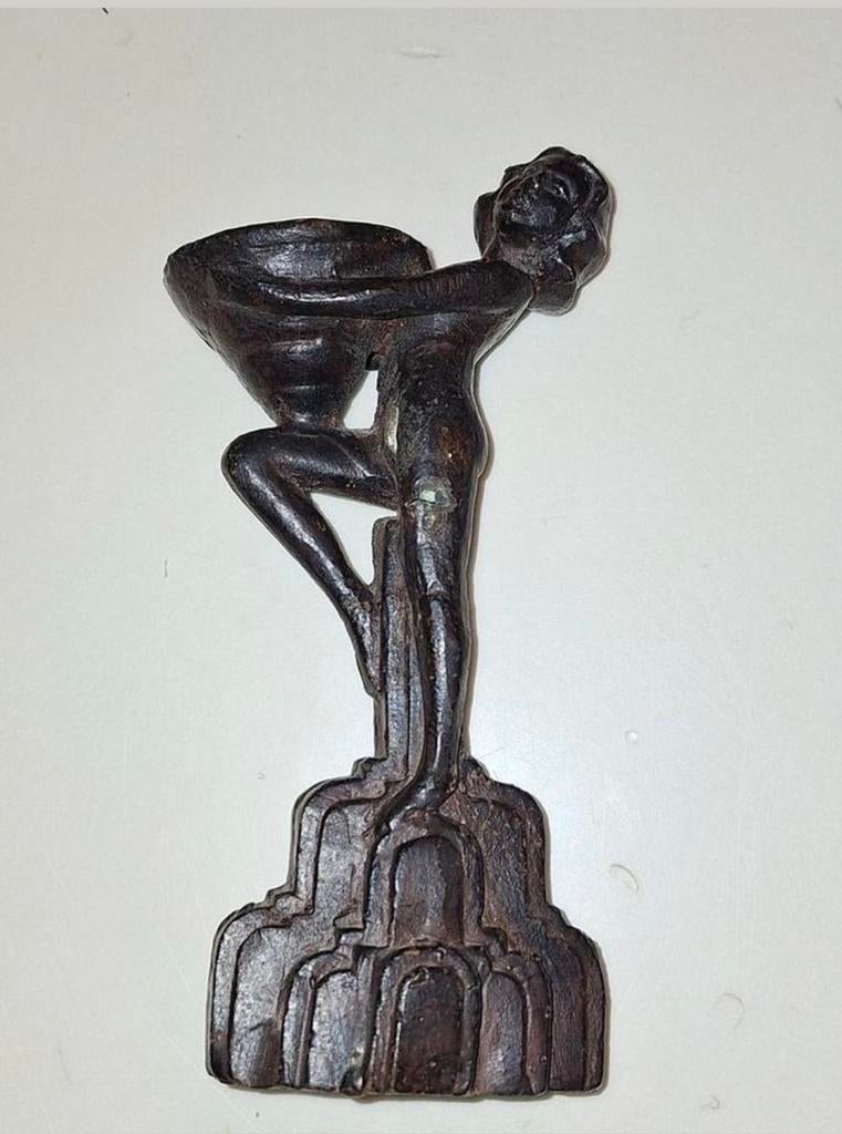 Art Deco Beeld - Vrouw met Schaal - Spelter, Ophalen of Verzenden