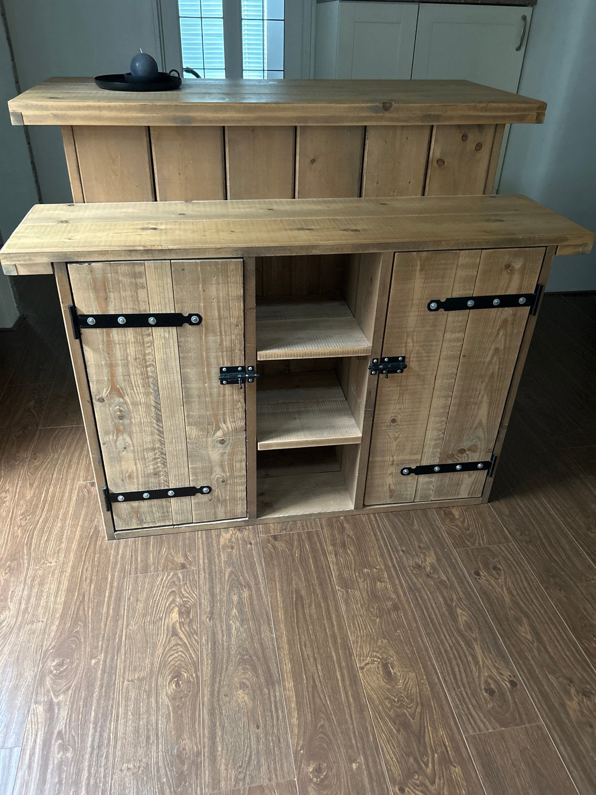 Houten bar / keukeneiland met 2 barkrukken, Ophalen, Gebruikt, Inclusief barstoelen