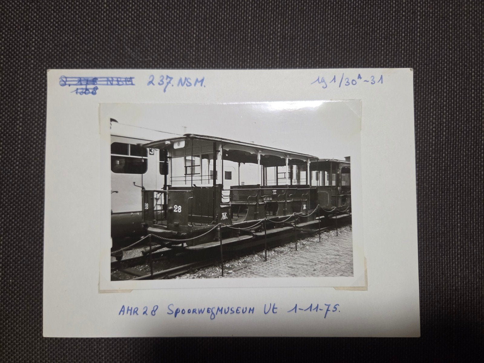 Zwart-wit foto van AHR 28 in het Spoorwegmuseum, Ophalen of Verzenden