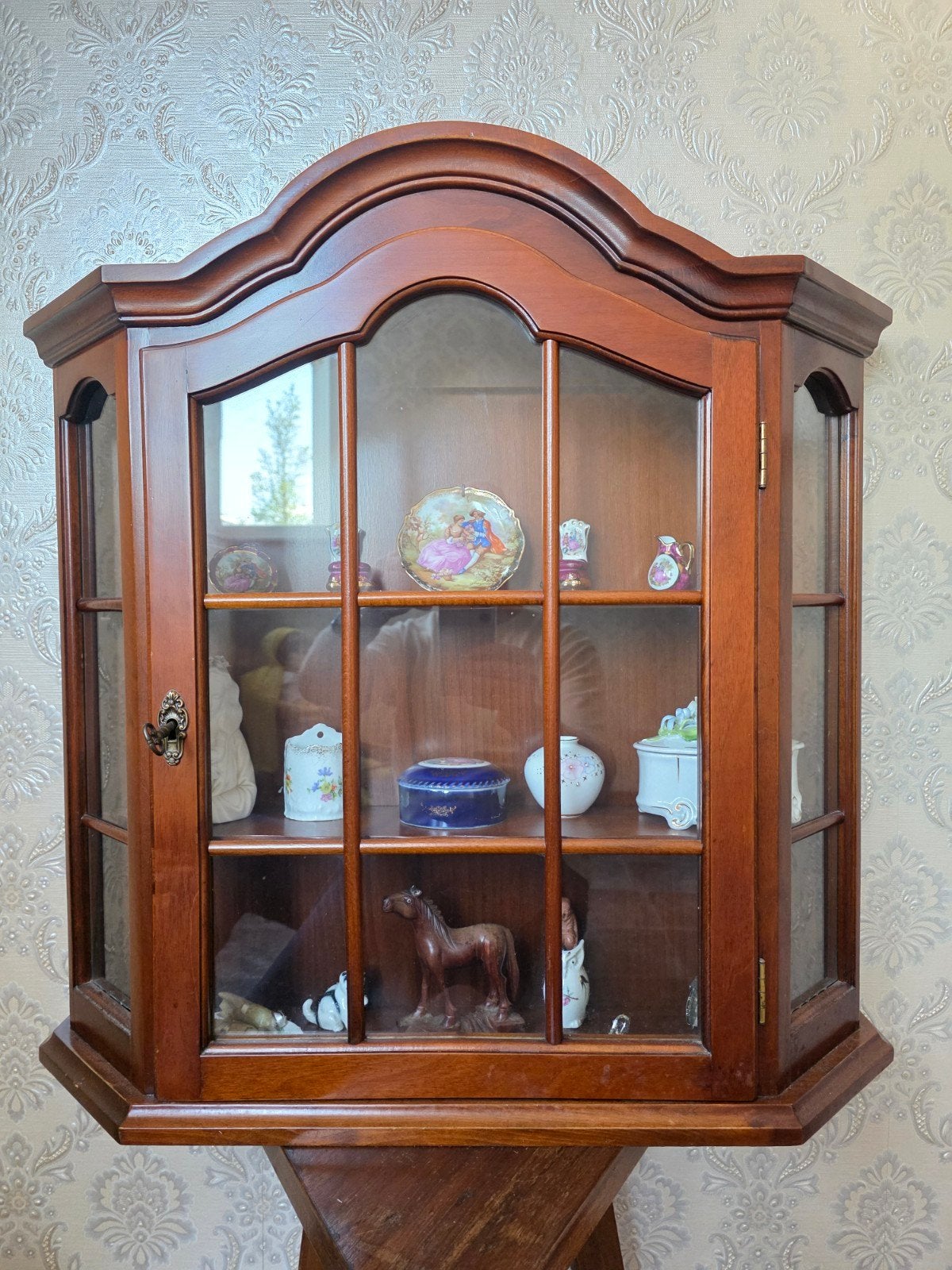 Antiek vitrine kastje met porselein & veel meer, Ophalen, Barok Lodewijk XV Queen Anne klassiek vintage retro, Met deur(en), 50 tot 100 cm