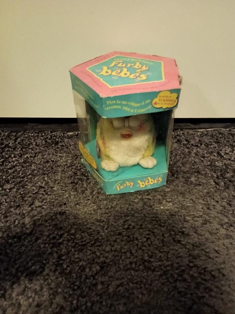Furby baby Confetti Engels werkend in doos, Verzenden, Zo goed als nieuw
