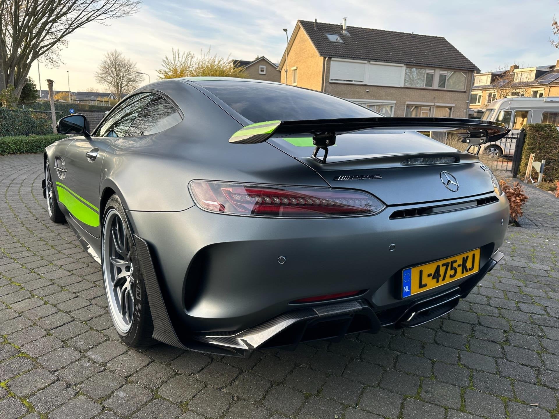Mercedes-Benz AMG GT 4.0 R Pro 1/750 Org NL, Auto's, Automaat, Dealer onderhouden, Achterwielaandrijving, Gebruikt