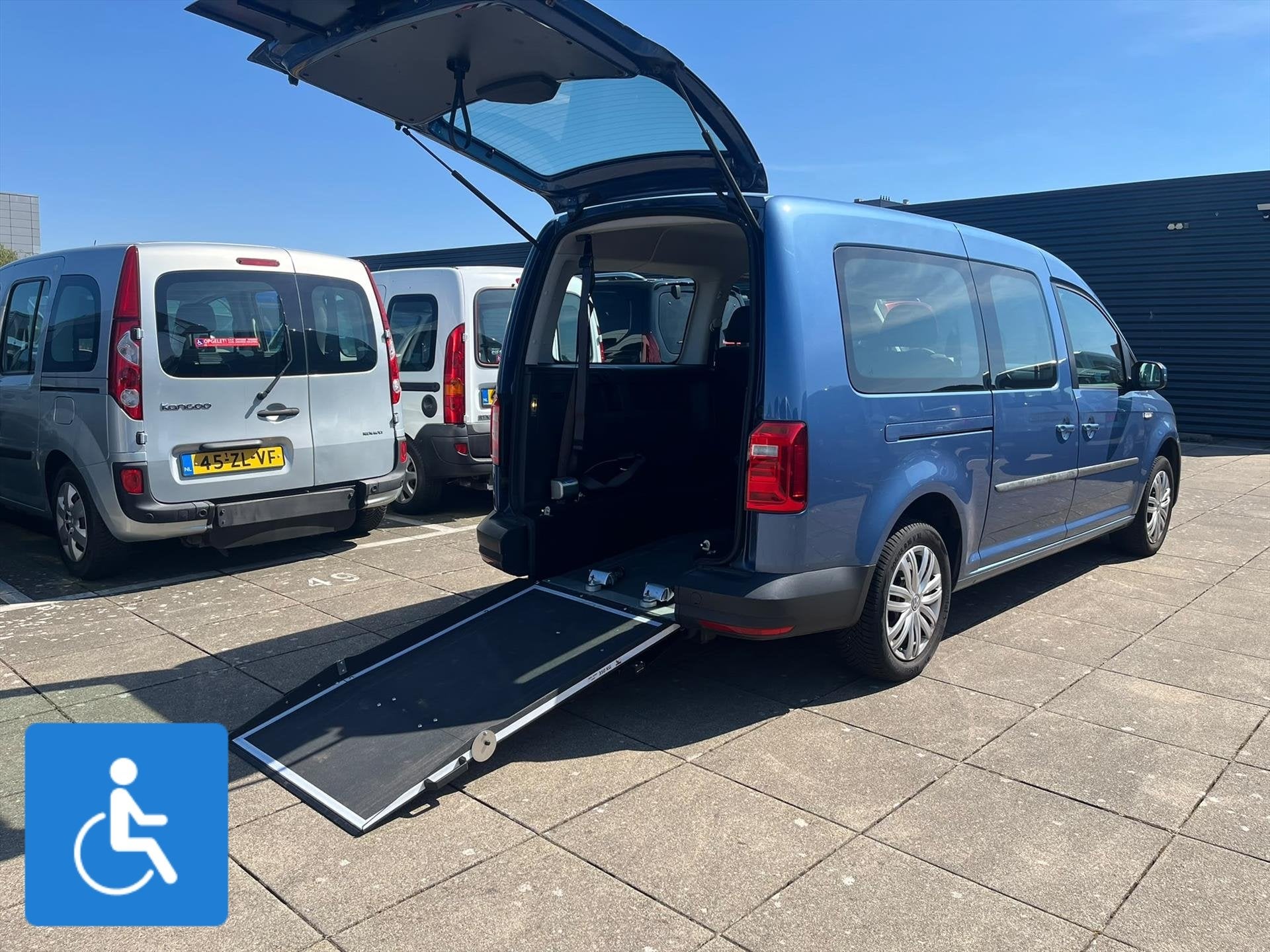 Volkswagen Caddy Maxi Rolstoelauto 5+1 incl. draaistoel, 12 maanden, Gebruikt, Overige carrosserieën, Blauw