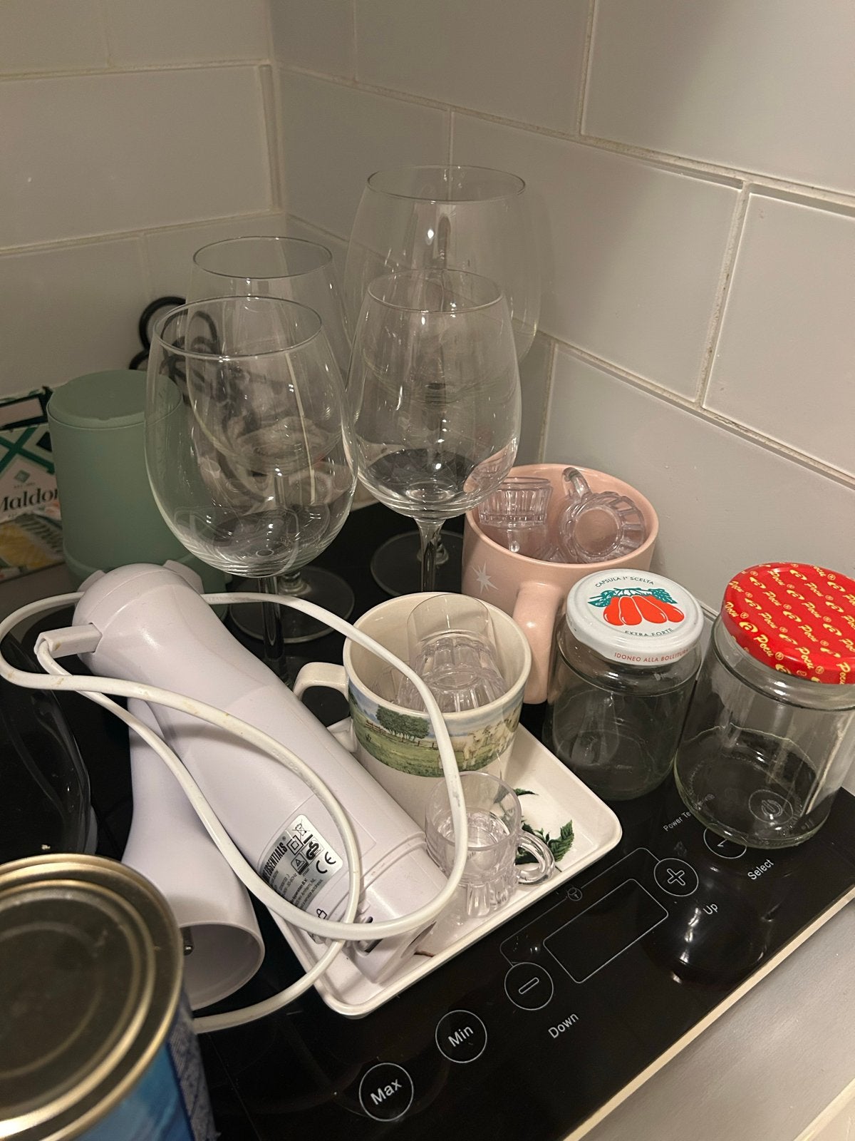 Foto 9 van Keukenbenodigdheden: slacentrifuge, mengkom, borden, glazen