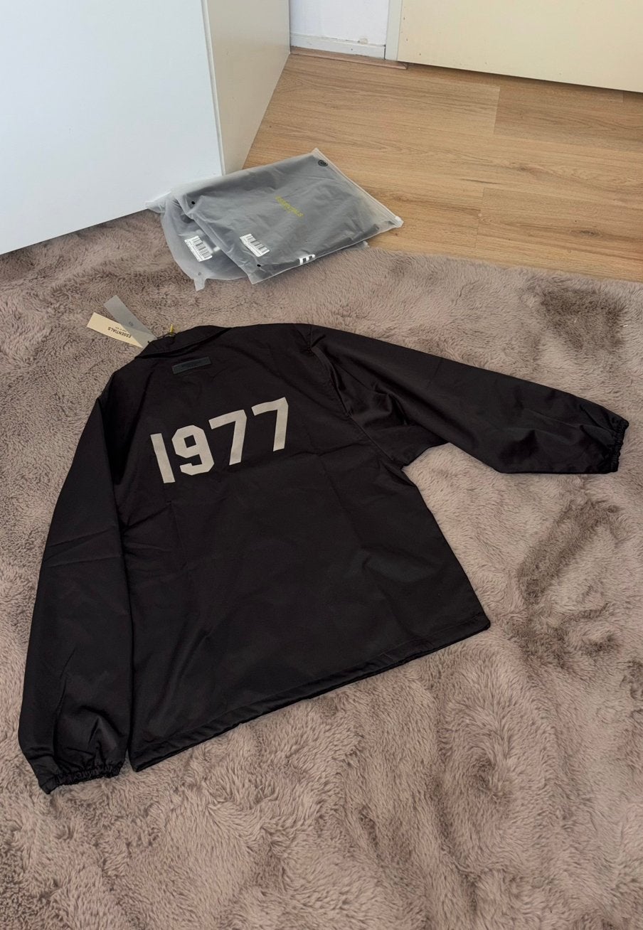 Essentials 1977 Unisex Jassen (Maat S & M), Ophalen, Nieuw, Zwart