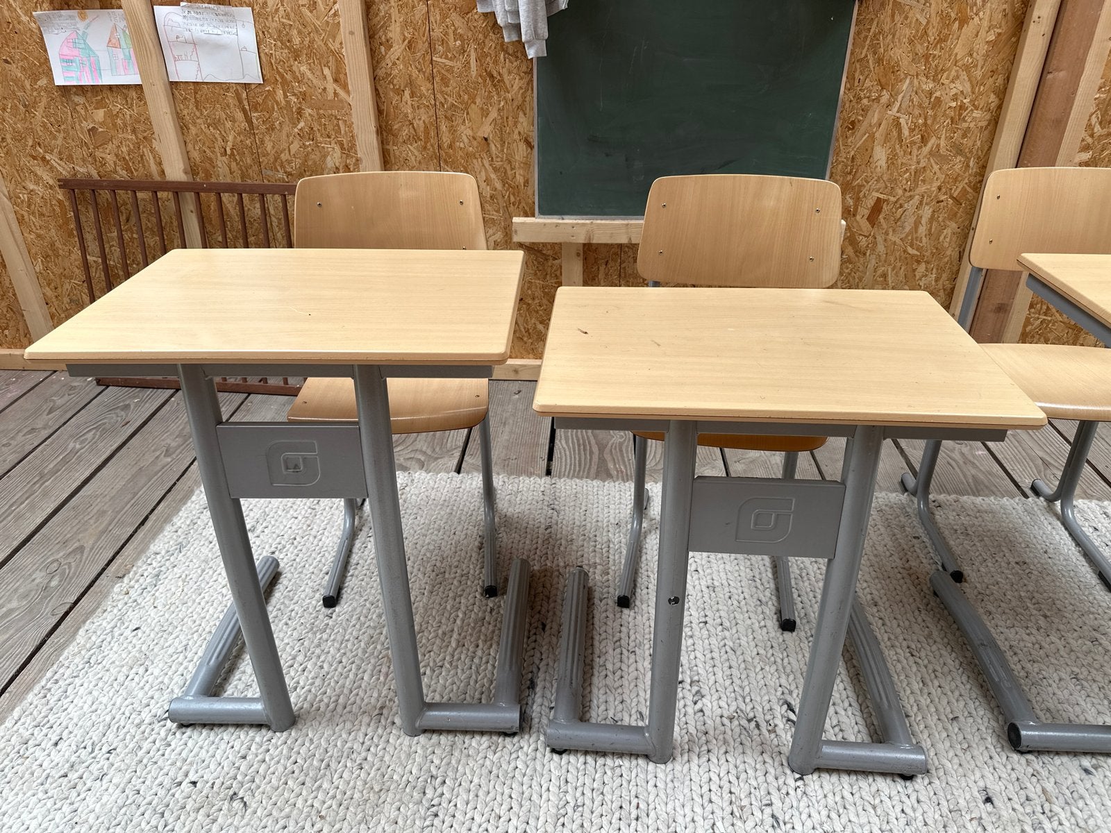 Schooltafels voor jongvolwassenen/volwassenen (nog 2 stuks), Ophalen, Gebruikt, Tafel(s)