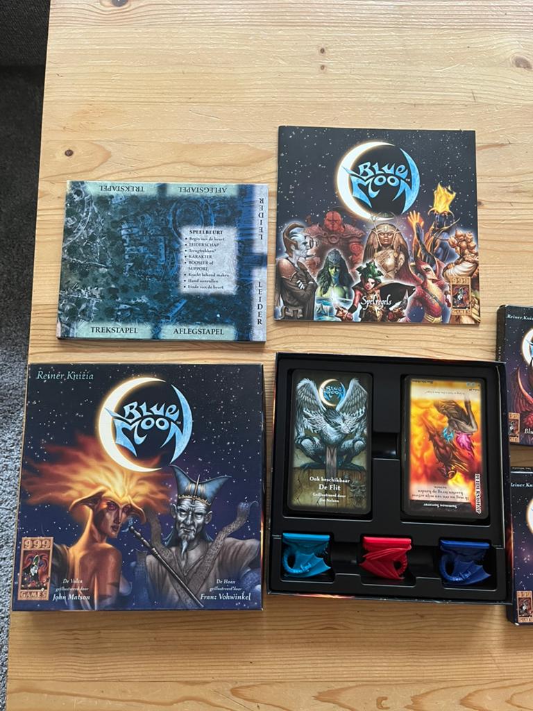 Blue moon gezelschapsspel incl 4 uitbreidingen, Ophalen of Verzenden, Gebruikt, Meerdere kaarten