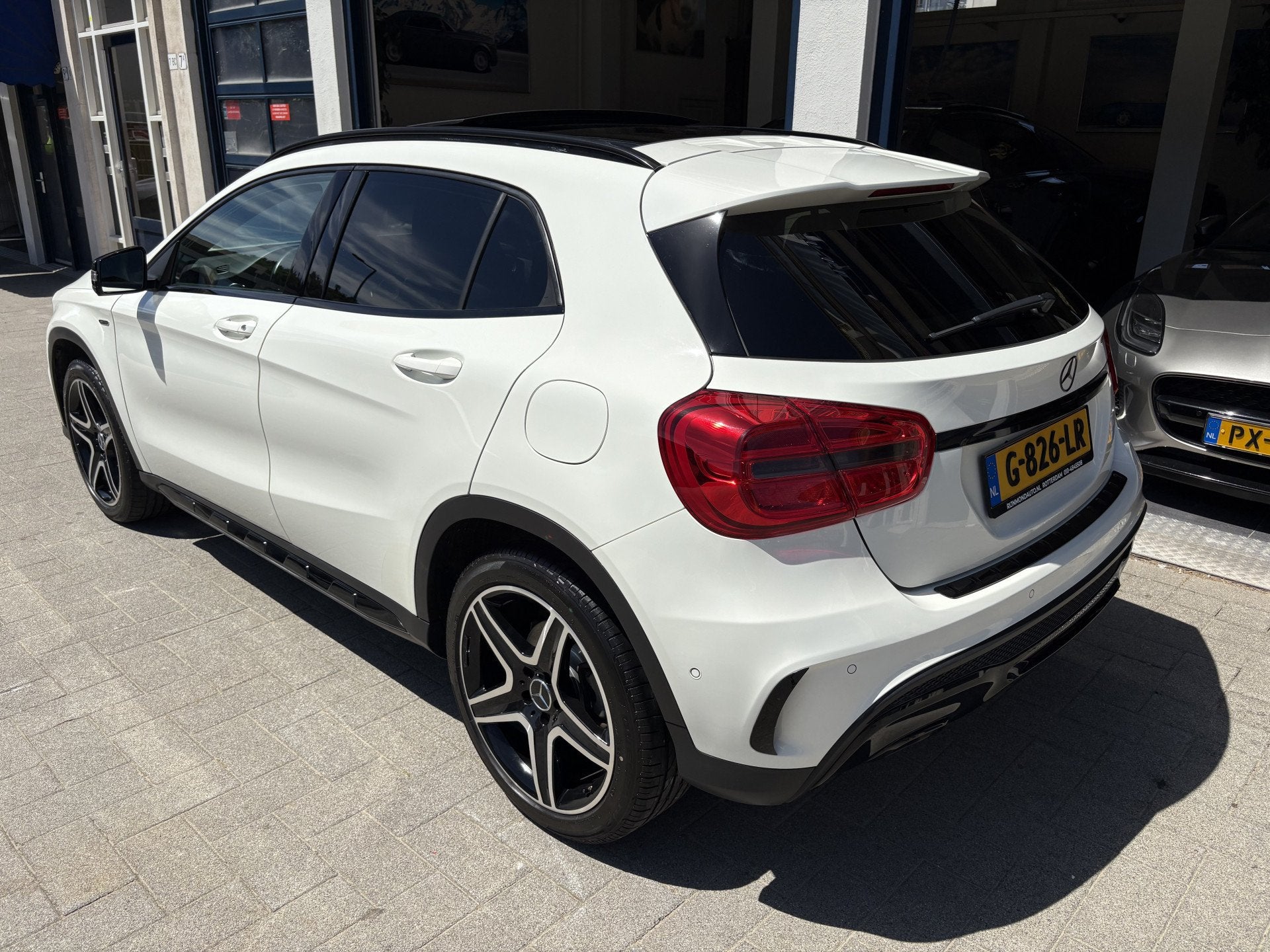 Mercedes-Benz GLA 200 EDITION/AMG/PANORAMA TOPSTAAT/FULL OPT, Auto's, Gebruikt, 715 kg, Leder en Stof, Wit