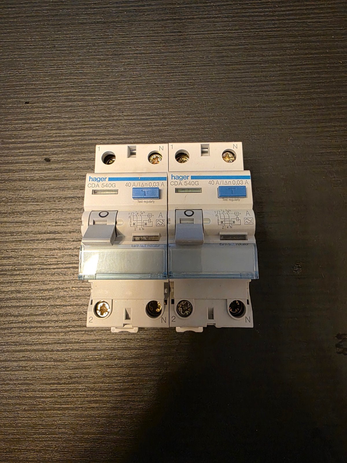 Hager CDA 540G Aardlekschakelaar 40A/0.03A (2 stuks), Ophalen of Verzenden, Zo goed als nieuw, Hager, Aardlekschakelaar