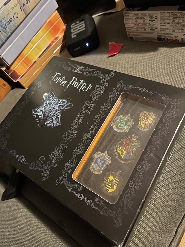 Harry Potter Hogwarts Huis Emblemen Speldjes Set, Verzamelen, Harry Potter, Ophalen of Verzenden, Zo goed als nieuw, Overige typen
