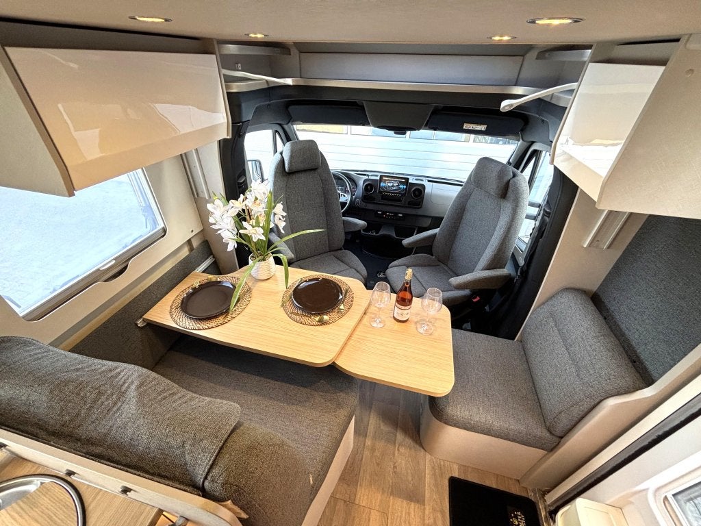 Hymer T 585 S MERCEDES AUTOMAAT ENKELE BEDDEN HEFBED 6200KM!, Caravans en Kamperen, Campers, Automaat, Standaard zit, 7 tot 8 meter