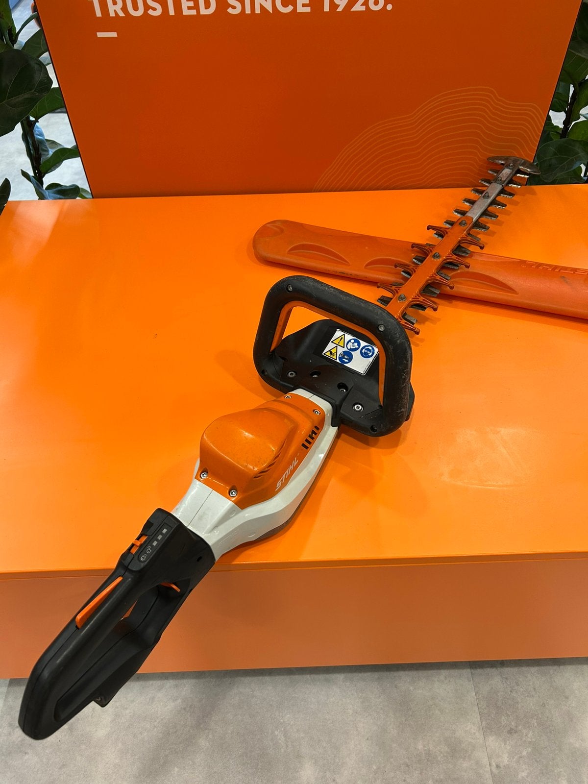 STIHL HSA 94R 60cm accu prof heggenschaar, Ophalen of Verzenden, Gebruikt, Accu