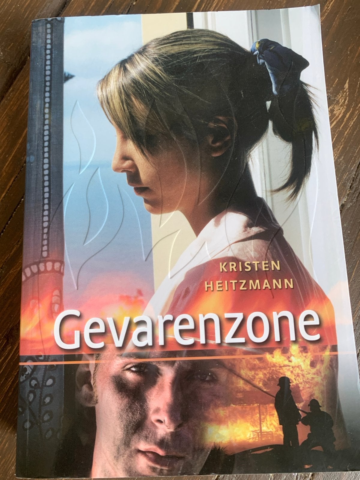 Gevarenzone - Kristen Heitzmann (roman), Boeken, Ophalen of Verzenden, Zo goed als nieuw, Nederland