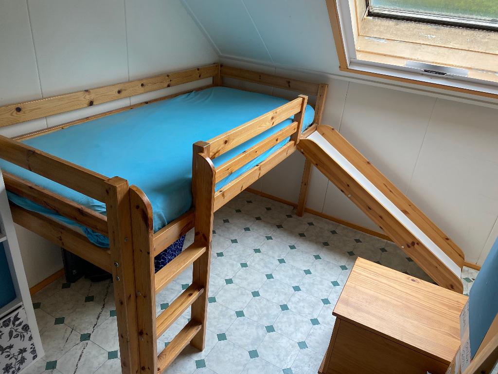 halfhoogslaper + glijbaan 90x200 cm grenen inclusief matras, Kinderen en Baby's, Kinderkamer | Stapelbedden en Hoogslapers, Ophalen